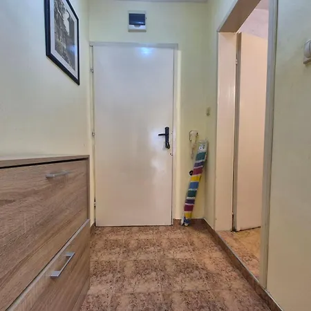 2 - Center Of Apartment *